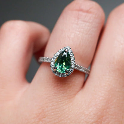 LUNA EMERALD RING