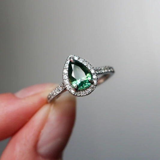 LUNA EMERALD RING